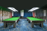 Vienna Hotel (Cele) Hotels in Qira