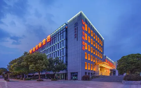 Vienna Hotel (Chongqing Qishan High-speed Railway Station Plaza) Отели рядом с достопримечательностью «Chongqing Machinery and Electronics Polytechnic College»