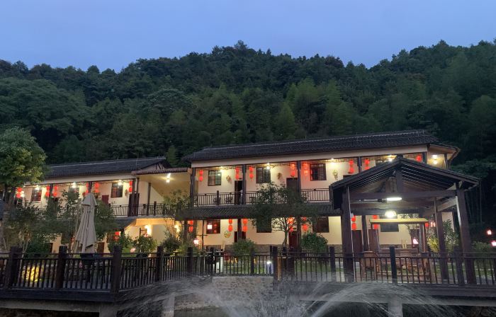 Three hundred mountain guest and leave lotus heart
