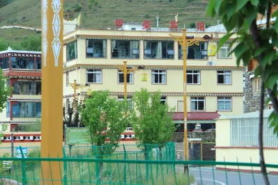 Jiarong Hotel Hotels near Zunsheng White Tower