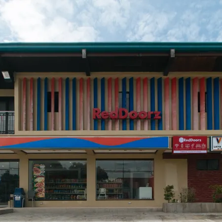 RedDoorz @ Laiya Vivo Hotel Batangas Отели в г. Сан Хуан
