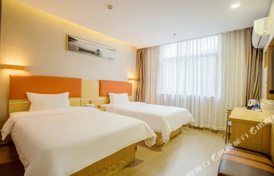 優品夏季酒店（德安萬象廣場店）