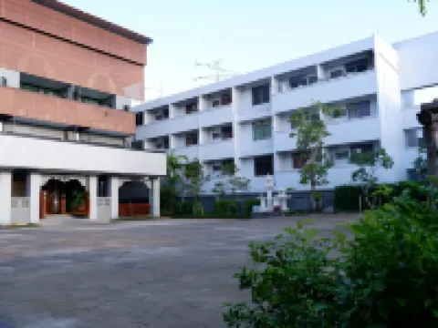 ナーラー レジデンス トランのホテル