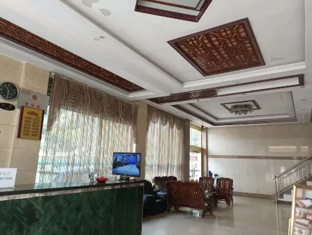 Zhenyu Longyun Hotel Отели рядом с достопримечательностью «Zhenyuan Museum (zhenyuanlahuzulishiwenhuabowuguan)»