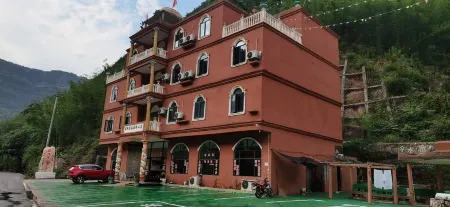 Lifeng Xigu Mountain Villa Отели рядом с достопримечательностью «Chishui Danxia Tourist Area Buddha Light Rock»