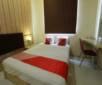 OYO 93002 Kost Gayus Hotel dekat Bak Air Pelang Giri Menang