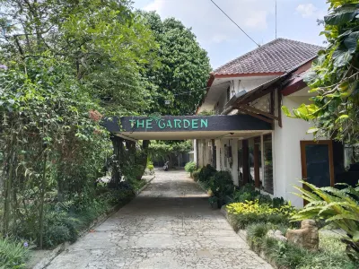 The Garden Family Guest House Powered by Cocotel