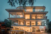 Mochi Luxury River View Resort Hotel (Yangshuo Xingping Ancient Town Lijiang Branch) Hotels near Yangshuo Railway Station