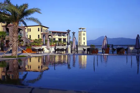 Guanhai Dolphin Seaview Holiday Apartment Отели рядом с достопримечательностью «Shili Yintan (Shili Silver Beach)»