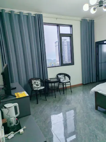 Guibao Apartment (Chongqing Tourism College) Hotels near Qianjiang Railway Station