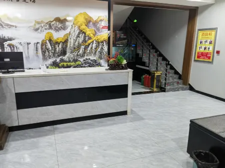 Ruiyuan Express Hotel Отели рядом с достопримечательностью «Народная больница Цзялу»