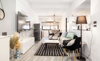 RB2 Chatuchak, Netflix, SpeedNet, Bts,mrt, 12Pax