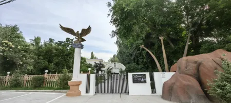 Yixinting Homestay Отели в г. Хочен