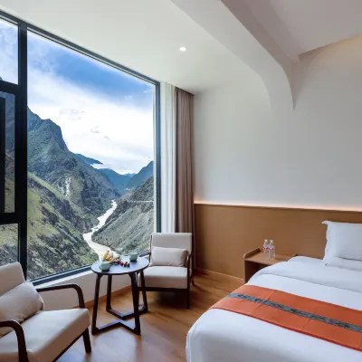 Tiger Leaping Gorge Lixia Mountain Residence Cliff Homestay โรงแรมใกล้ส่วนกลางช่องเขาเสือกระโจน  แชงกรีลายูนนาน