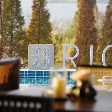 DIANCHI LAKEFRONT RIGHT BANK RESORT HOTEL