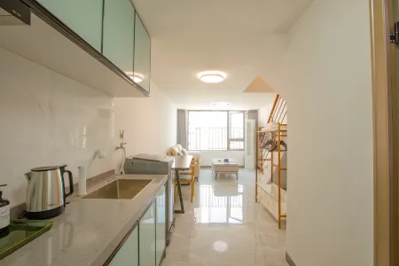 Ruizhou Apartment (Zhuhai North Railway Station) Отели рядом с достопримечательностью «Zhuhai Branch of Beijing Normal University Dormitory»