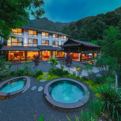 Emeishan Yuezhuang Qingyin Hot Spring Homestay Hotels near Qingyin Pavilion
