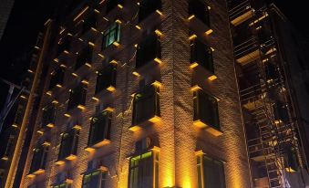 Huazhou Huali Business Hotel