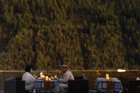 四姑娘山半山・白民宿（長青山寨観景平台）