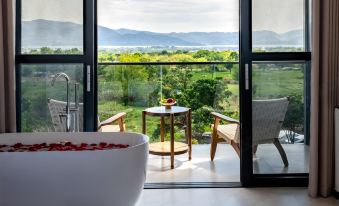 Mugu Hidden Luxury · Escape the Mundane · Boutique Retreat (South Gate of Dali Ancient City)