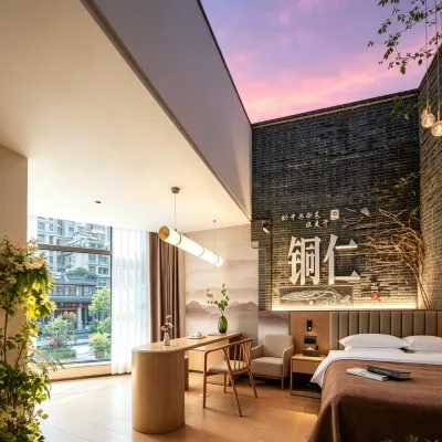 Pinrui Hotel (Tongren Ancient City Branch) Hotels near Ming Paradise