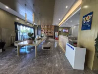 Yaxin E‑Sports Hotel (Yangzhou Jiangdu Wanda Plaza Branch) - 2つ星