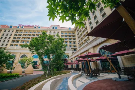Crowne Plaza Qingdao Oriental Movie Metropolis