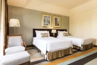 Chatrium Hotel Royal Lake Yangon - Parvekkeita