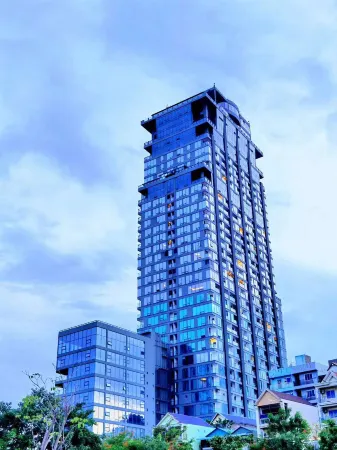 SF HOTEL Отели рядом с достопримечательностью «Статуя короля отца Нородома Сиханука»