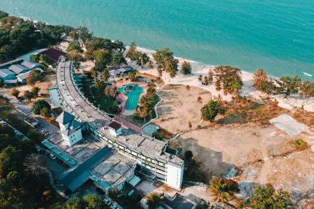 Tunamaya Beach & Spa Resort Desaru Отели рядом с достопримечательностью «Kota Tinggi Firefly Park»