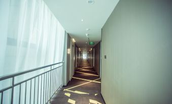 IU Hotel (Yibin Nanxi Sports Center)