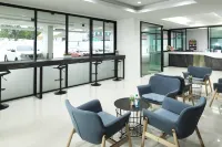 B Hotel
