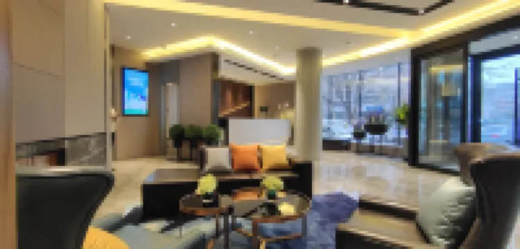 Homeinn Selected Hotel (Pingliang Liuhu Park Greenland Plaza)