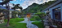 Xinglong Forest Country Residence Hotel dekat Wuling Mountain