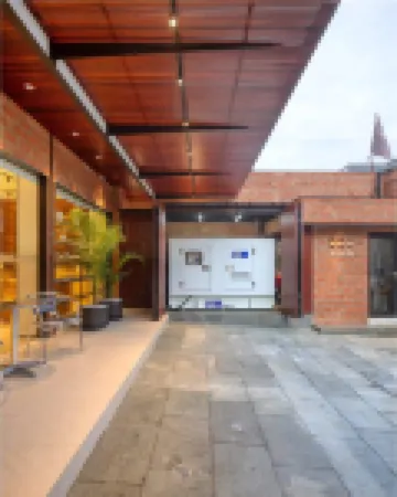 Cool Living Hotel dekat Versace