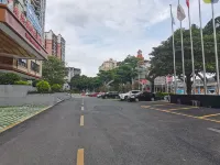 維納斯國際飯店（梧州白雲山龍母廟店） - 停車場
