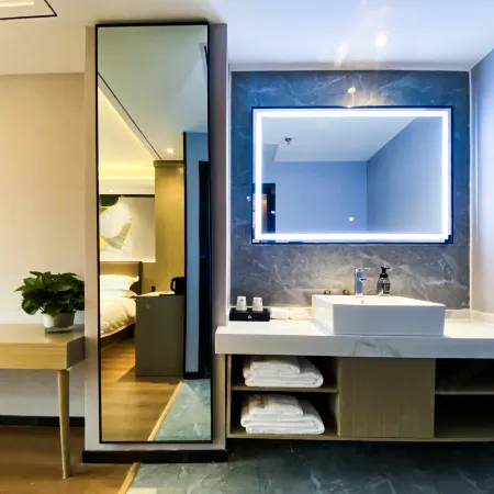 GYA Hotel (Lintao Qiche Dongzhan)