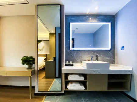 GYA Hotel (Lintao Qiche Dongzhan)