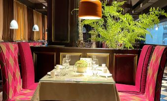 Huasu Yunbo Boutique Hotel (Daqing East Railway Station) - Housity