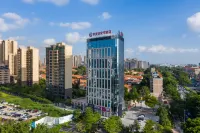 Ramada Encore Hotel (Dongguan Dongcheng Wanda Plaza) Hotels near GuangDong ChuangXin KeJi ZhiYe XueYuan ZhanLanTing