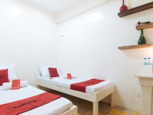 RedDoorz Hostel @ Deomar Hometel & Farm Cafe Ilocos Sur