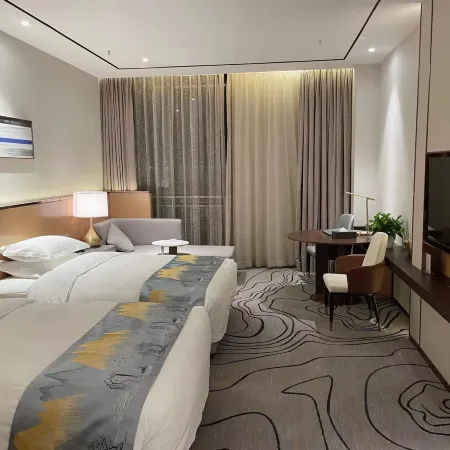 Lankao Chengbi Jianguo Hotel