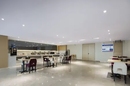 Lavande Hotel (Suqian Industrial Park) Отели рядом с достопримечательностью «Nanhailu Theme Square»