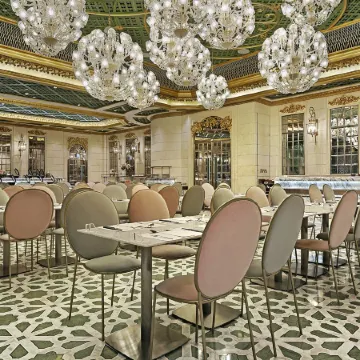 Hotel Alexandra Отели рядом с достопримечательностью «Станция метро Whampoa»