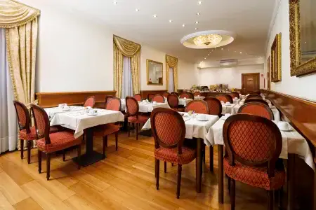 Hotel Raffaello, Sure Hotel Collection by Best Western Отели рядом с достопримечательностью «Гробница Цецилии Метеллы»