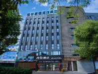 VX 호텔(장인 샹산루 체육관) 멀리 수영장만을 바라보다 주변 호텔