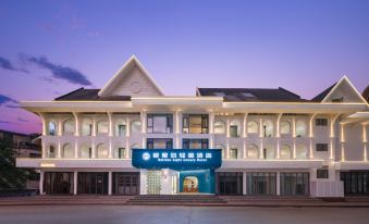 Xishuangbanna Bali Light Luxury Hotel (Gaozhuang Xishuangjing Star Light Night Market Shop)