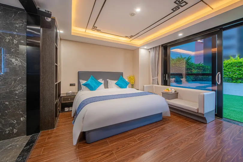 Shenzhen North Station  Haiqinwan Hotel (Hong Shan Railway Station)