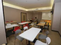 Continent Business Hotel (Changchun West Railway Station)