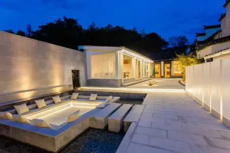 Village Hidden in the Back Hill（Homestay） Отели рядом с достопримечательностью «Nanhu Academy»